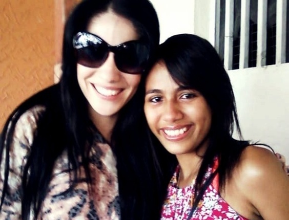 A internauta Joyce Magalhães enviou uma foto com a sister Anamara, do BBB10