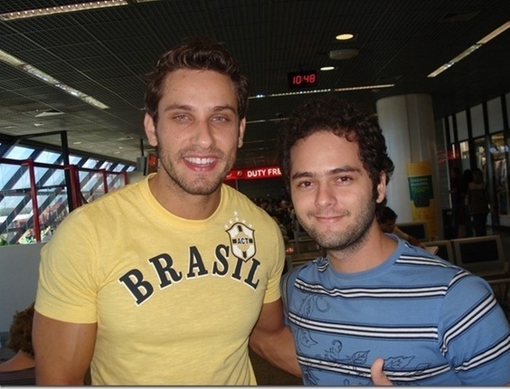 O internauta Mauro Galvão encontrou o ex-bbb Elieser no Aeroporto Internacional de Brasília 